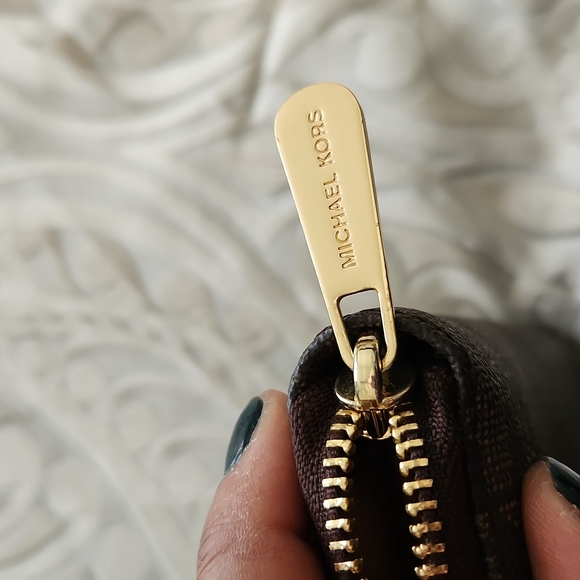 Large Micheal Kors Wallet - Picture 4 of 6